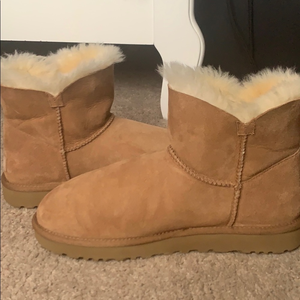 UGG Women’s Mini Bailey Button Boot - Picture 3 of 5
